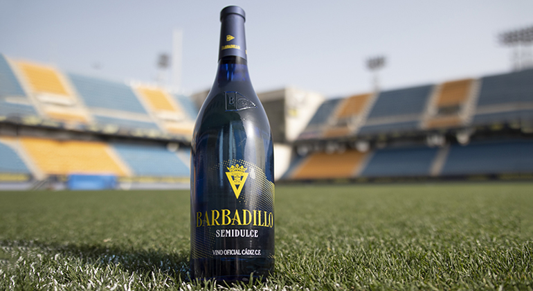 Bodegas Barbadillo renueva acuerdo con Cádiz FC como vino oficinal del club de fútbol