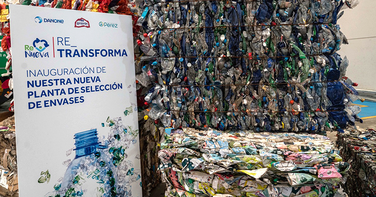 Danone refuerza el proyecto de circularidad de los envases ReNueva