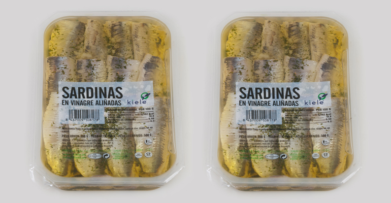 Sardinas seleccionadas, aliñadas con aceite, ajo y perejil