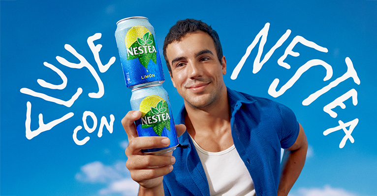 Óscar Casas protagoniza la última campaña de Nestea