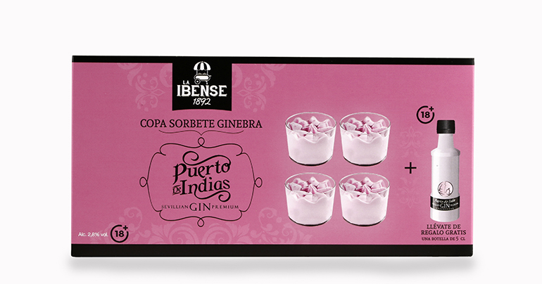 Sorprendentes copas de sorbete de fresa con ginebra para poner el broche de oro a los festines navideños