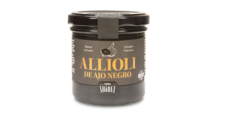 Original allioli de sabor umami e intenso color negro  gracias a la receta artesanal de crema de ajo negro