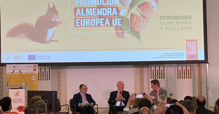 La campaña para promocionar la Almendra Europea se llevará en conjunto entre España y Portugal. Además, se ha presentado un sello que avala su calidad y sotenibilidad como 
