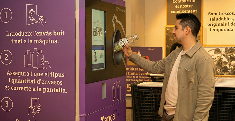 Ametller Origen estrena la primera máquina que premia al consumidor por reciclar envases