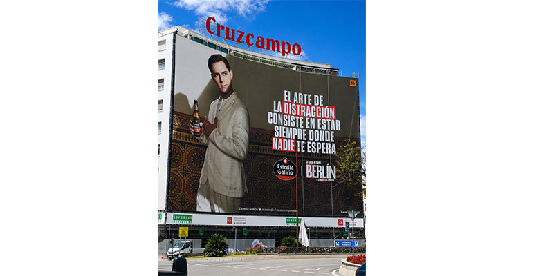 Estrella Galicia vuelve a sorprender: Berlín “asalta” Sevilla con una campaña en un 