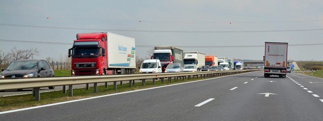 Piden medidas urgentes para evitar las incidencias con el transporte de mercancías en la frontera francesa