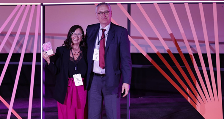 Cristina Lázaro recoge premio campaña Calixta patatas 