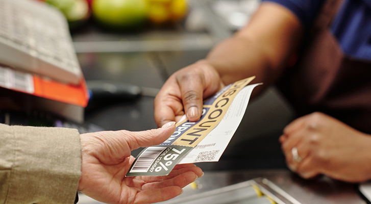 8 de cada 10  familias españolas utilizan tarjetas de ahorro y cupones de descuento en supermercados