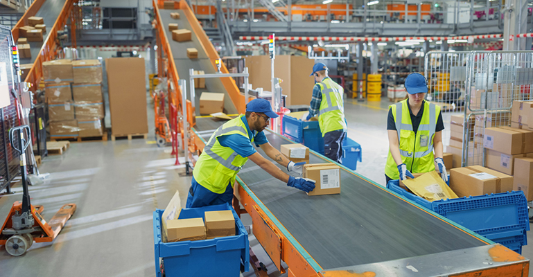 La logística supera los 900.000 empleos en España: récord histórico, pero con un gran reto generacional