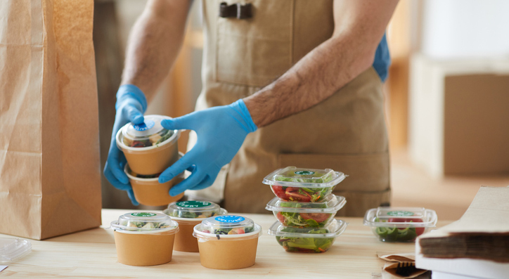 Cómo emprender un negocio de comida a domicilio sostenible