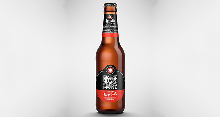 La cerveza Estrella Galicia sustituye el nombre en su botella para comunicarse directamente con sus consumidores 