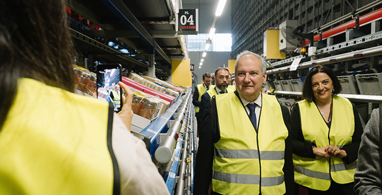 El  Ministro de Industria y Turismo, Jordi Hereu, visita Frit Ravich