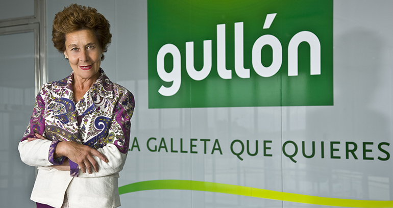 gullon-medalla-merito-trabajo-presidenta-galletas