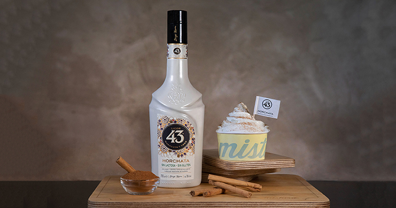 Licor 43 Horchata: bebida aromática y refrescante con dulces matices mediterráneos procedentes de la chufa, especias y cítricos