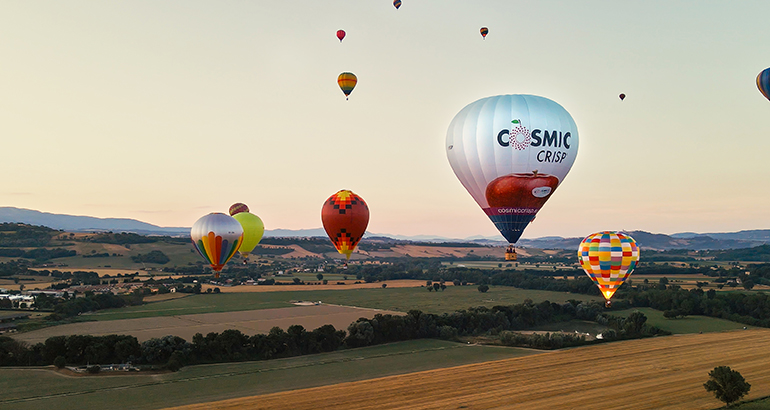 La manzana Cosmic Crisp participa en el International Balloon Grand Prix de Todi (Italia)