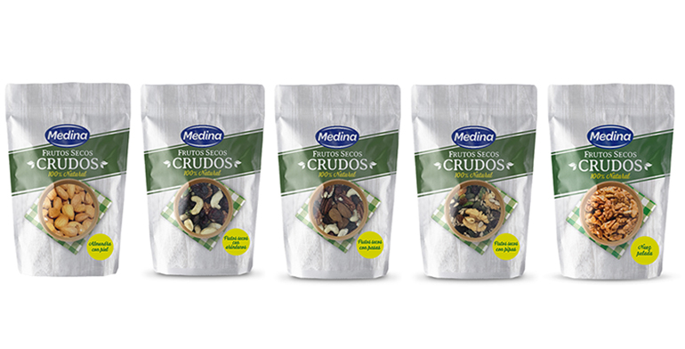 Saludable y selecta gama de frutos secos crudos