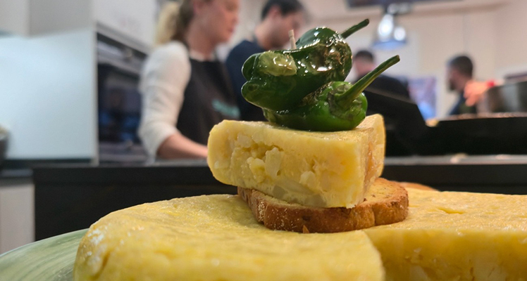 La tortilla de patata perfecta: Patatas Lázaro la busca en Valencia