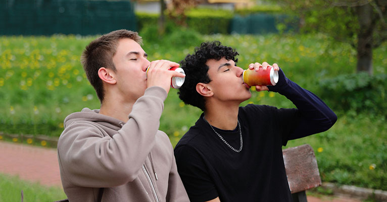 Los refrescos ganan terreno en el ocio: ya son la segunda bebida más elegida por los españoles al salir