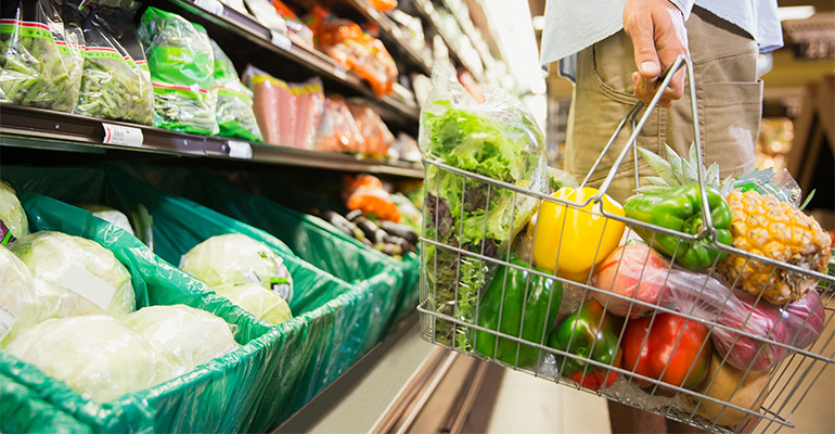 Siete de cada diez españoles incorporan productos nuevos en su cesta de la compra